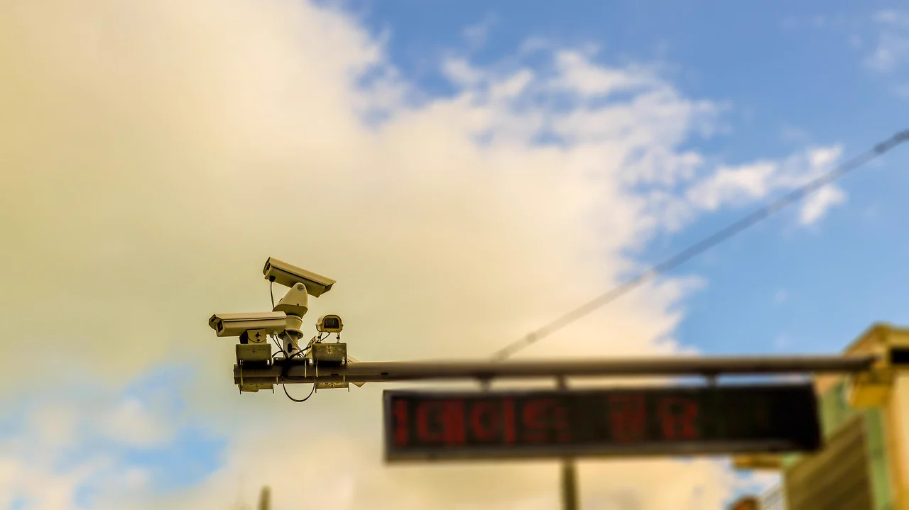 Wi-Fi CCTV camera and PoE CCTV installation cables comparison